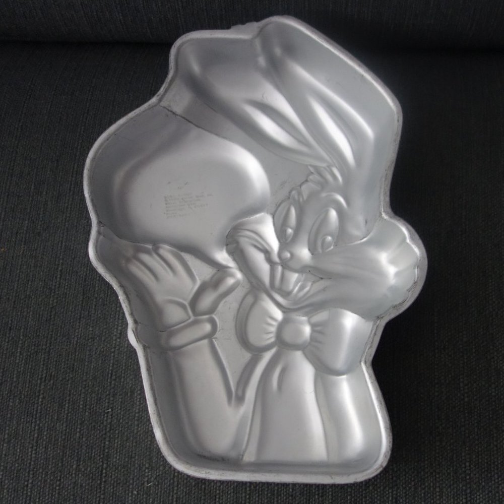 Vintage Bugs Bunny 1989 Warner Bros. Inc. Cake Mold